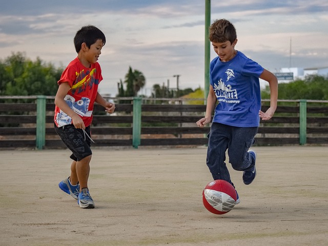 范可新：哈尔滨亚冬会是自己最后一届亚冬会 因不舍而再次亲吻冰面.